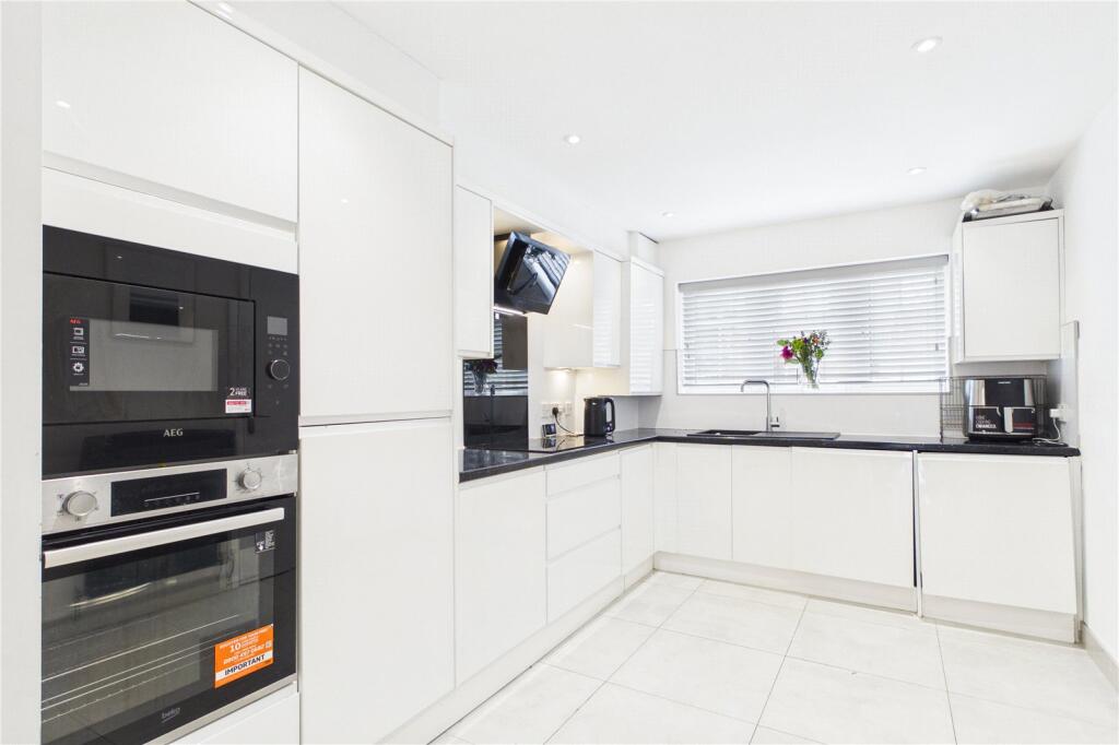 Puttenham Road, Chineham, Basingstoke, Hampshire, RG24 photo 4