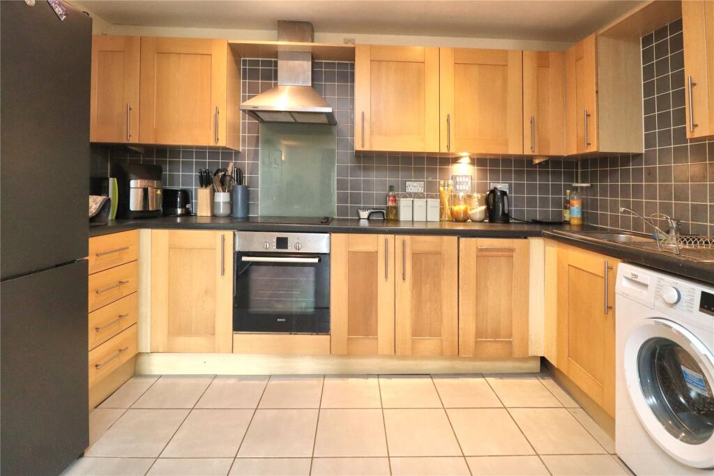 Apartment in Woking, Surrey - View 2