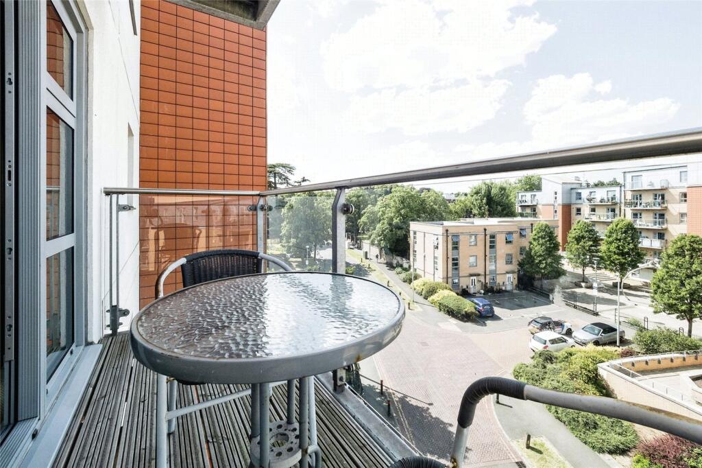 Queen Mary Avenue, London, E18 - View 2