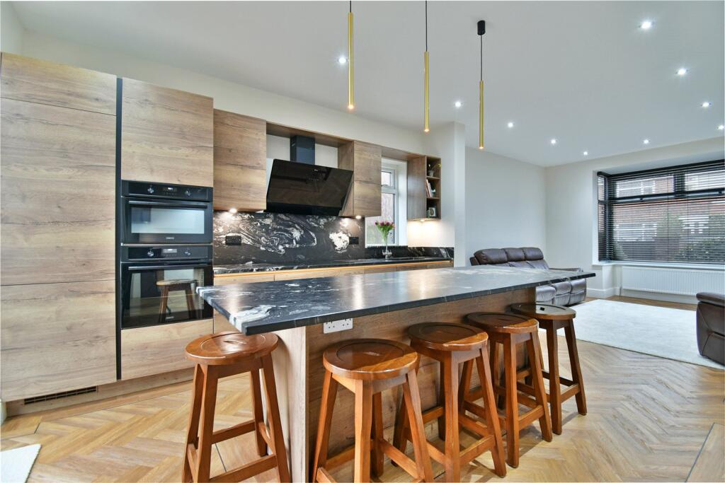 House in Tameside, Greater Manchester - More