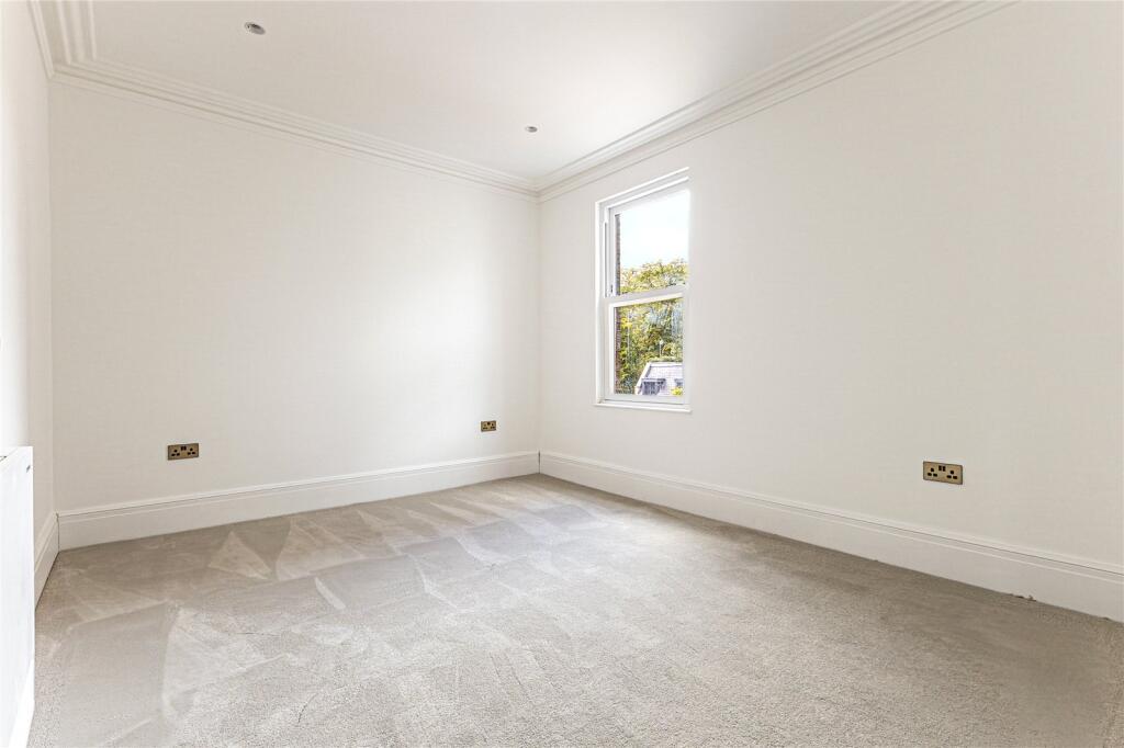 House in London, Barnet Vale, New Barnet - More