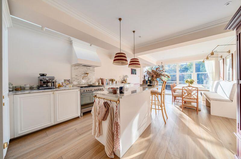 House in London - View 3