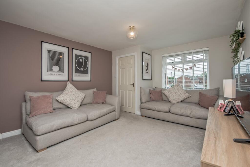 Kingsley Drive, Birkenshaw, Bradford, West Yorkshire, BD11 photo 2