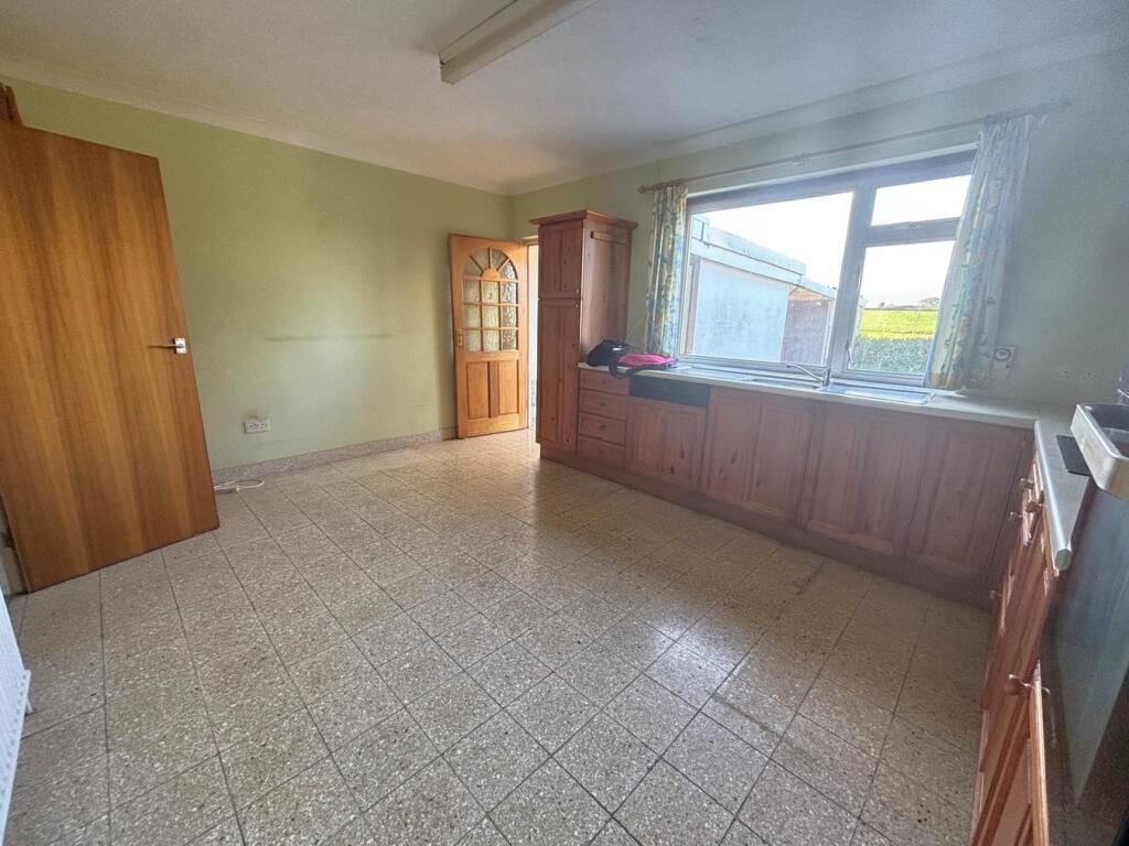 House in Swansea, Llanddarog - View 5