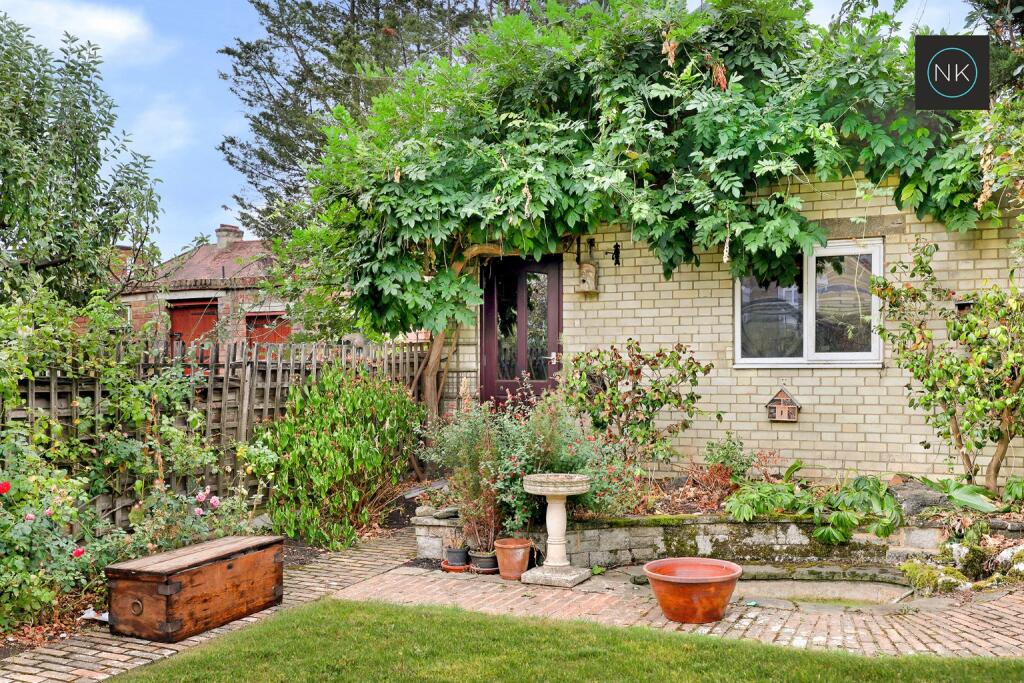 House in London, South Chingford, Highams Park - View 4