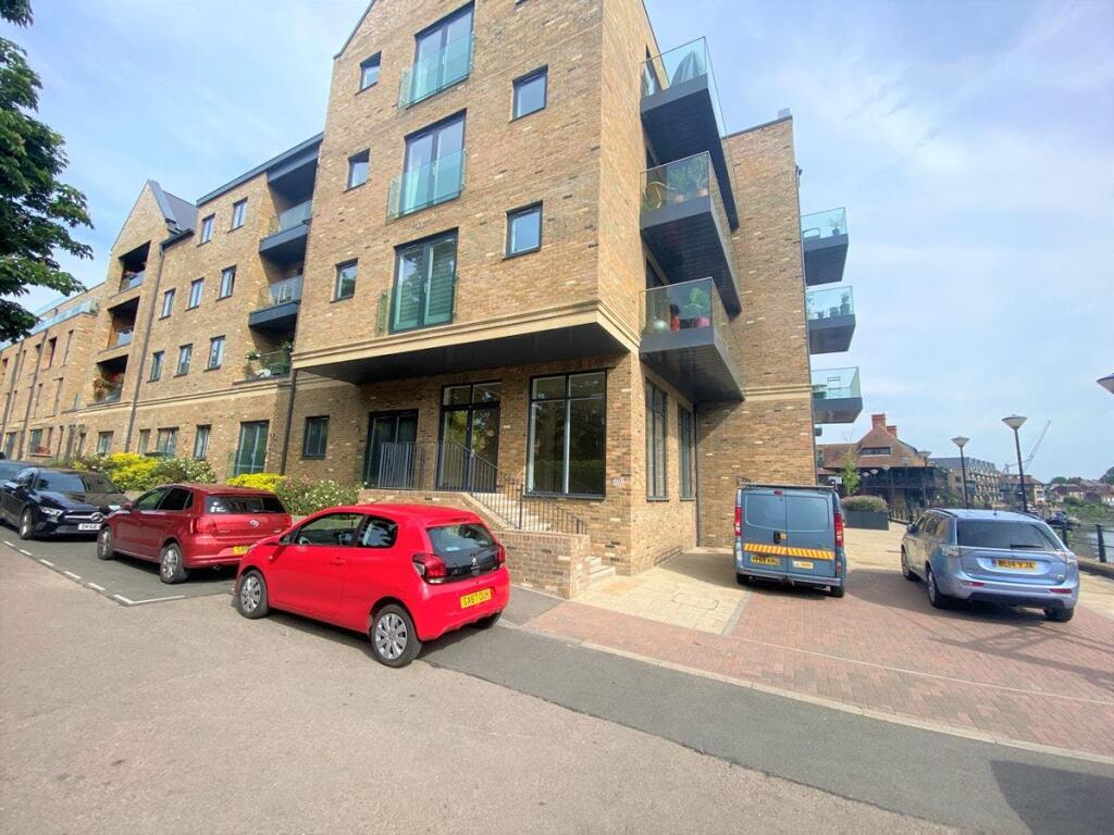 Unit 3 Lion Wharf - Old Isleworth (10) (Copy).jpg