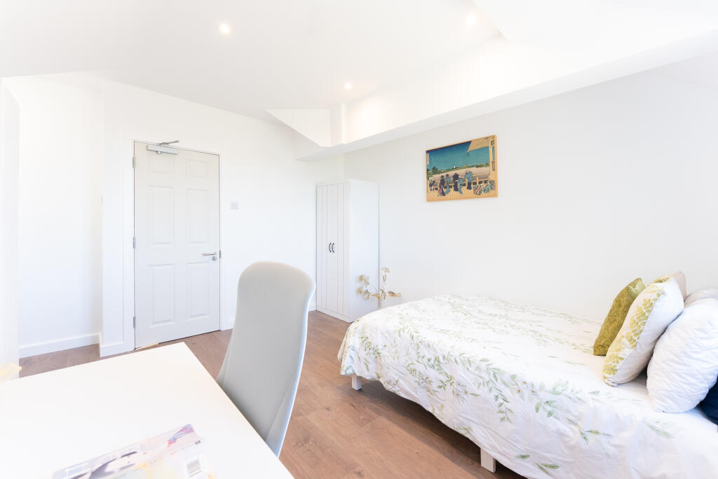 Apartment in Cambridge - View 5