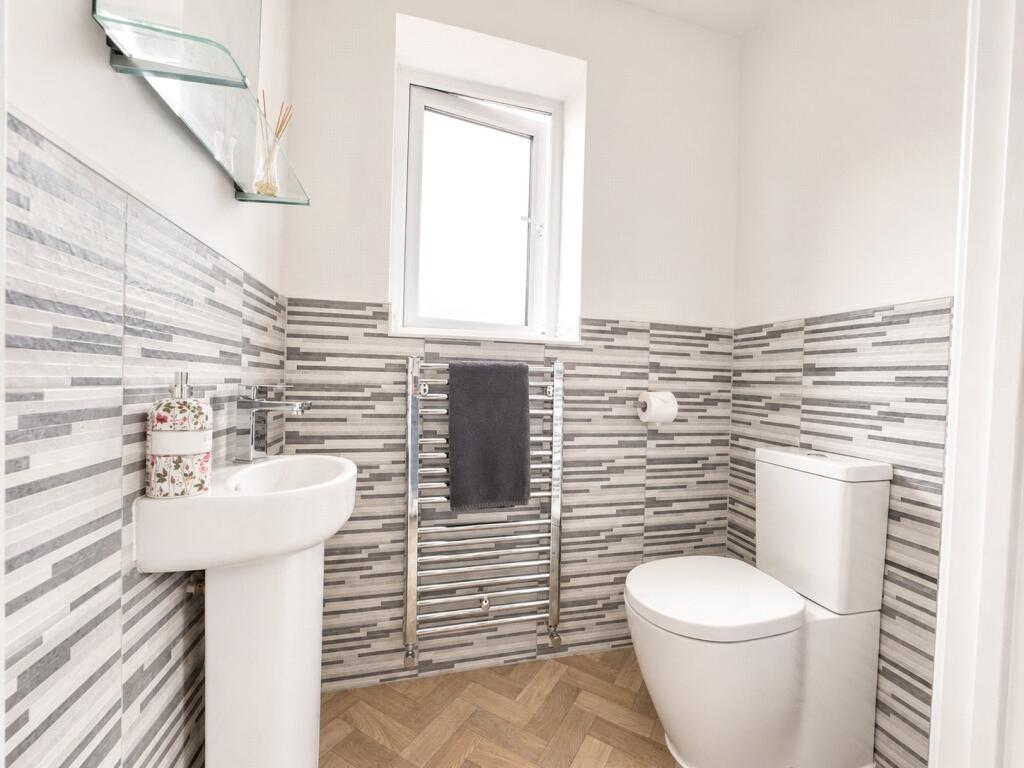 House in Knowsley, Halewood - More