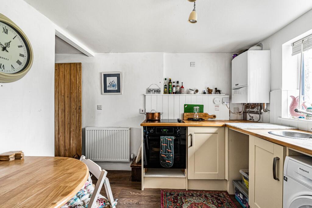 House in Gloucester - View 5