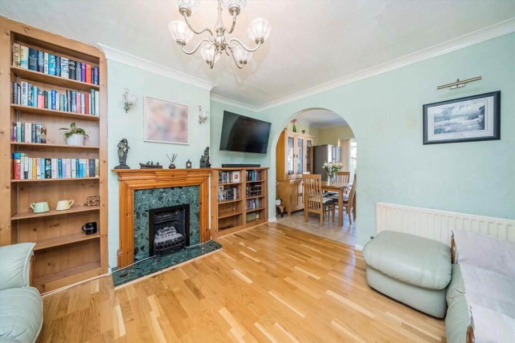 House in London, Royal Borough of Kingston upon Thames - View 4