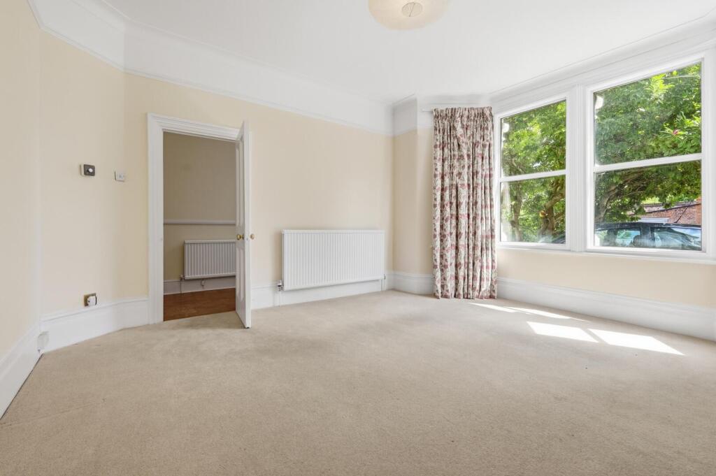 House in London, Aldersbrook, Redbridge - View 4