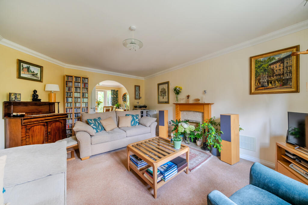 House in Waverley, Camelsdale, Haslemere - More
