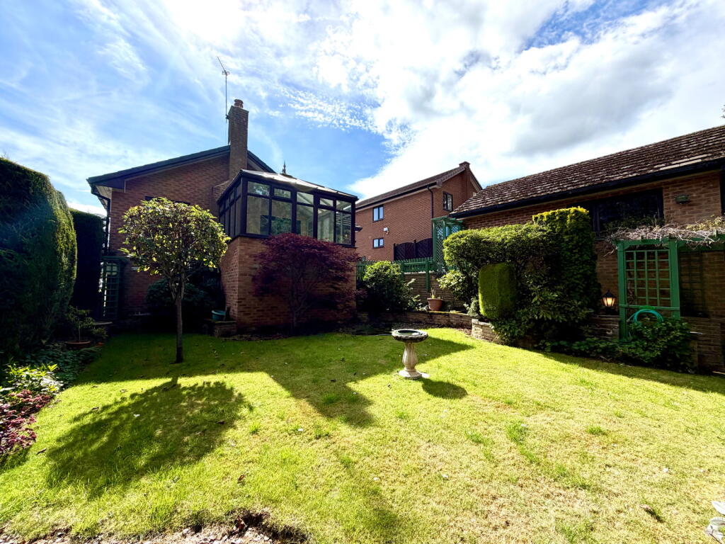 House in Sheffield, Garden Village, Penistone - View 4