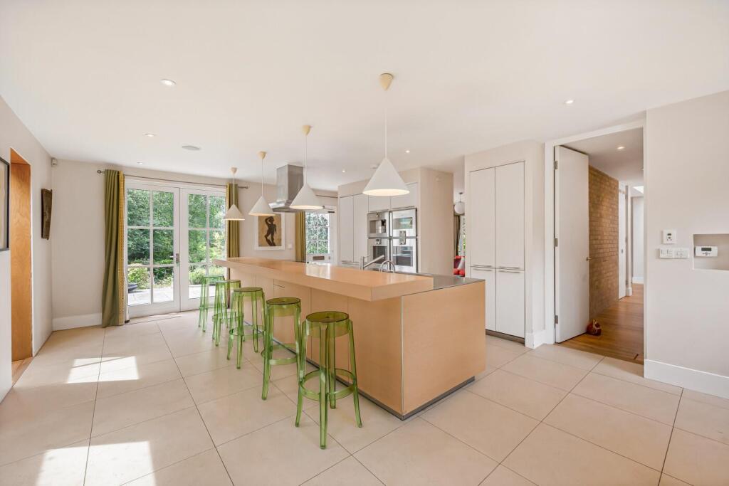 House in Hambleden, Buckinghamshire - View 5