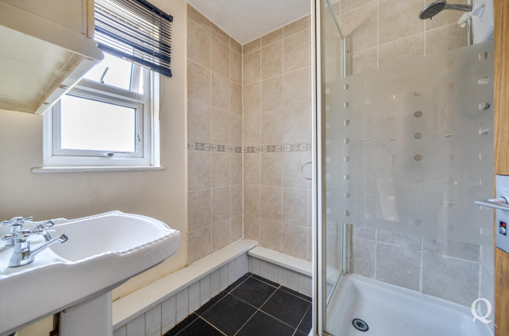Crown Road, Sittingbourne, Kent, ME10 – další