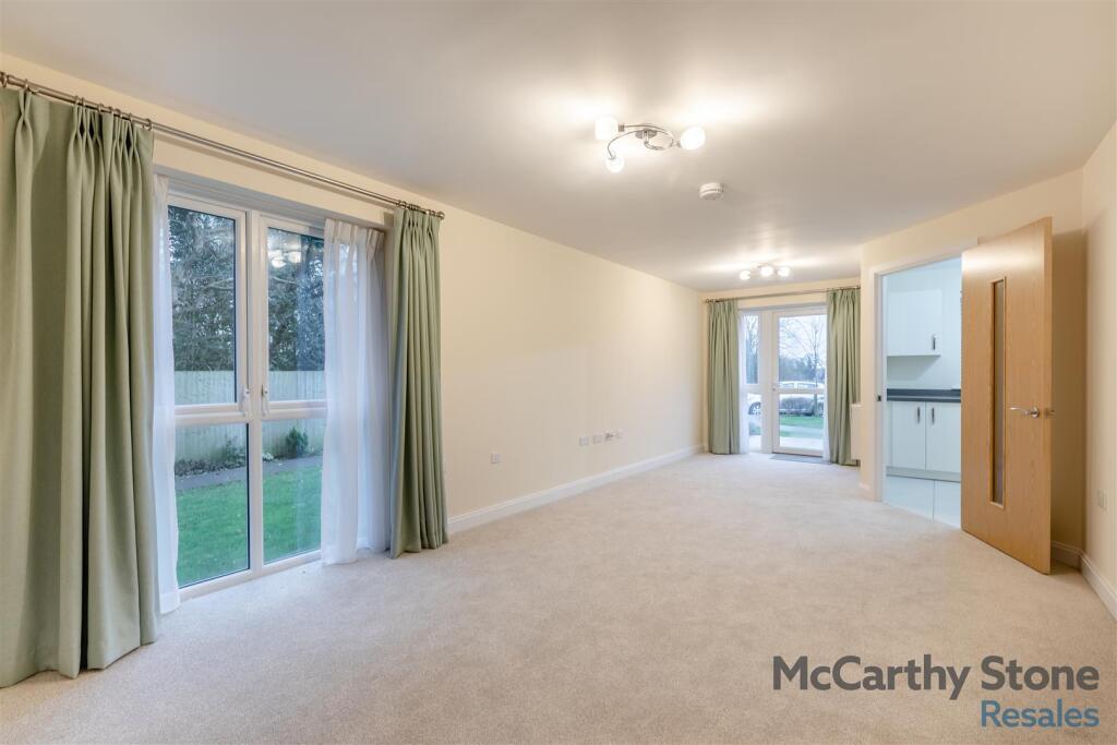 The Oaks, Cedar Avenue, Alsager, Stoke-on-Trent, Staffordshire, ST7 2TF photo 3