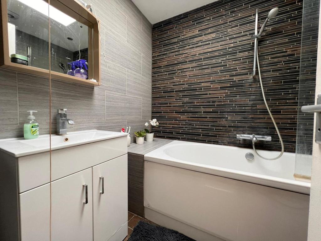 4 bedroom terraced house for rent