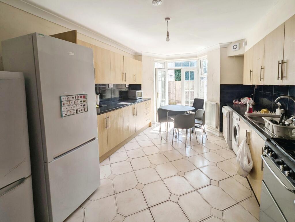 House in Woodland Road, Beechwood - View 3
