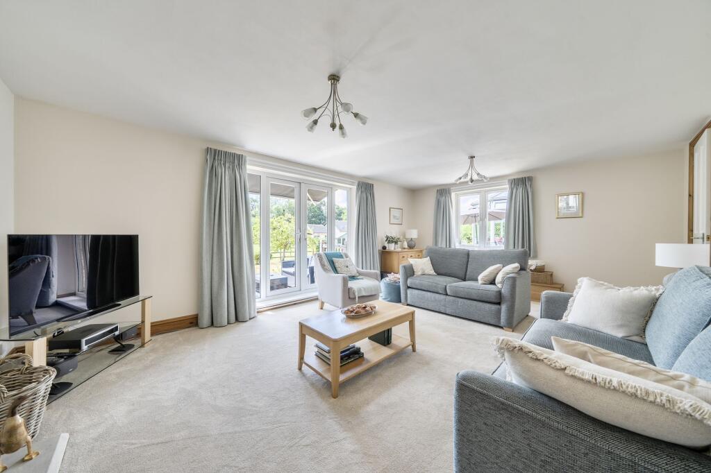 Southampton Road, Whaddon, SP5 photo 4