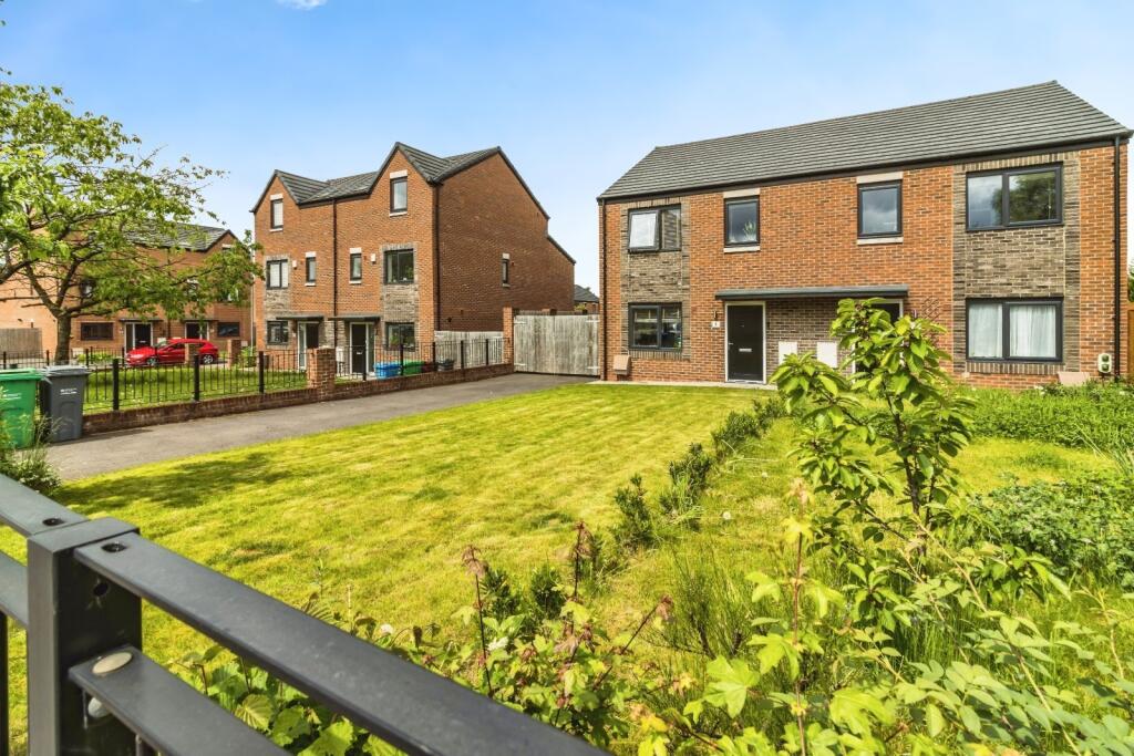 Main image of property: James Street, Manchester, M40