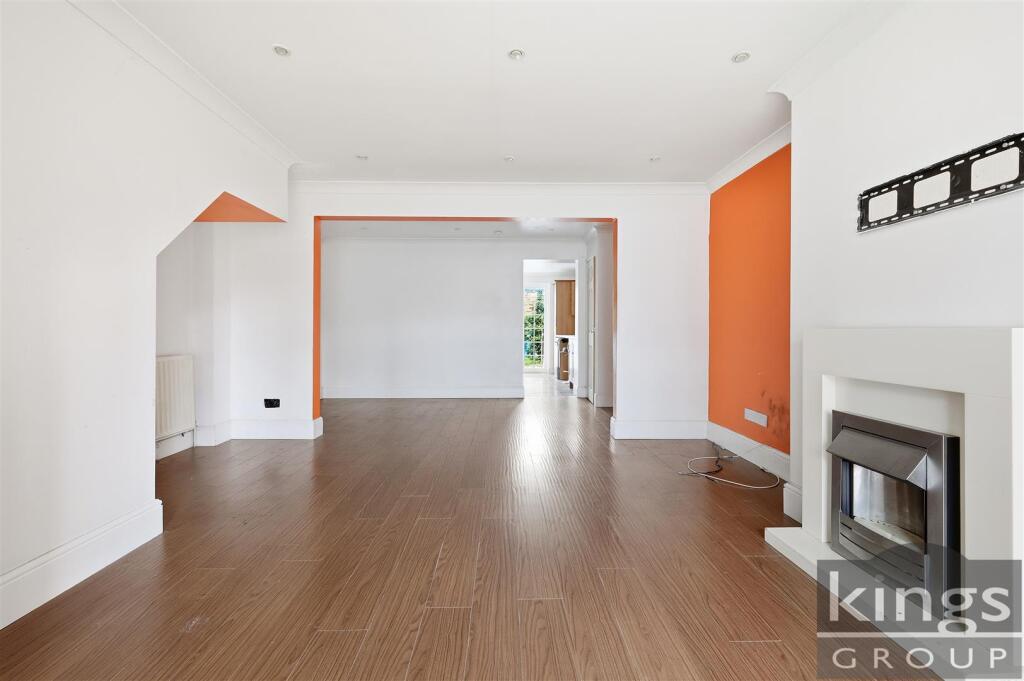 House in Waltham Cross, Cheshunt - View 3