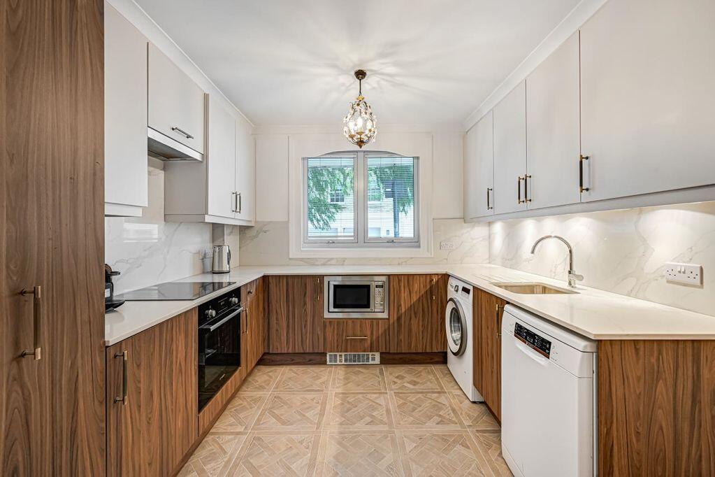 4 bedroom mews property for rent