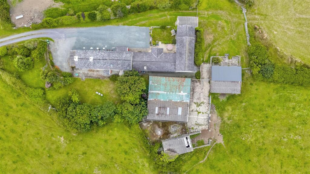 Bryn Farm & Erw'r Wennol, Caergeiliog, Anglesey, LL65 3NL. photo 4