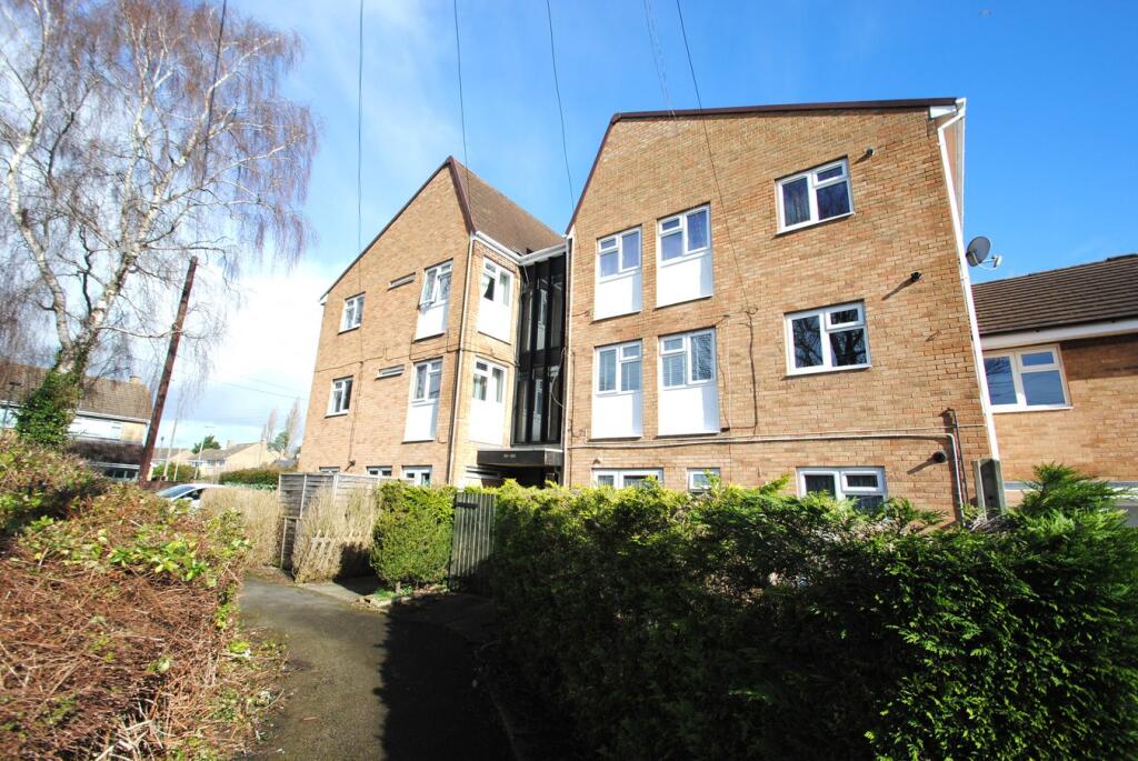 2-bed flat on Unwin Road, Cheltenham, GL51, £155,000
