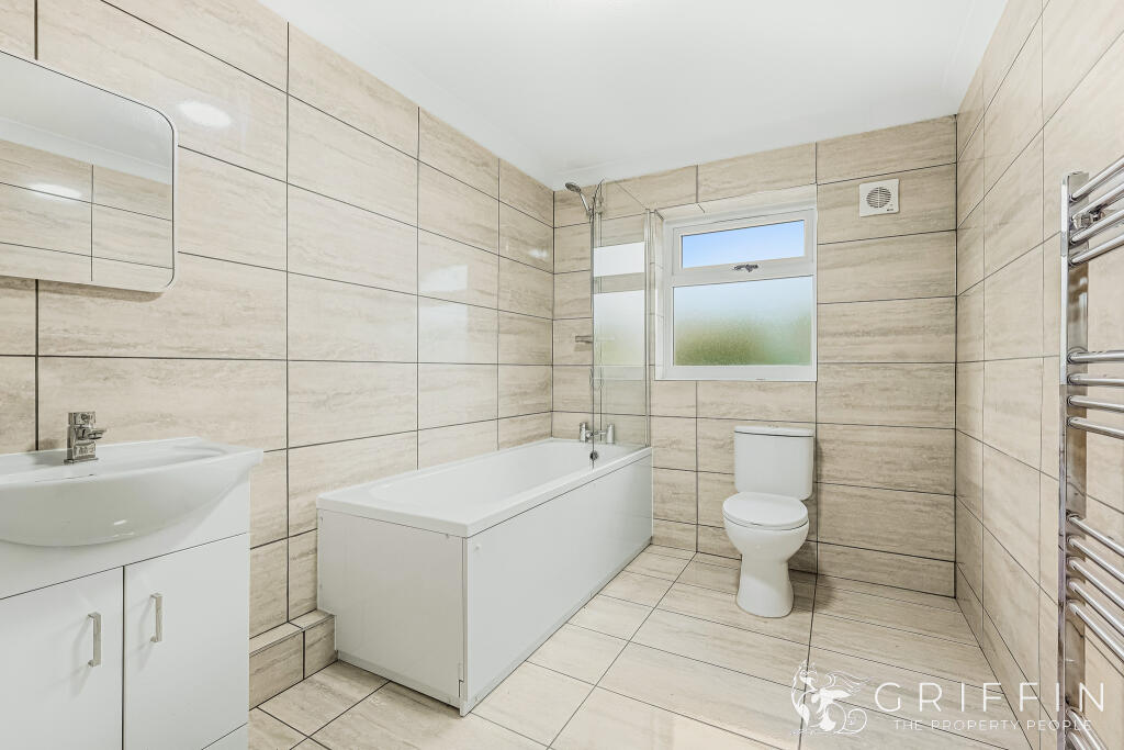 House in Grays, Little Thurrock - View 5