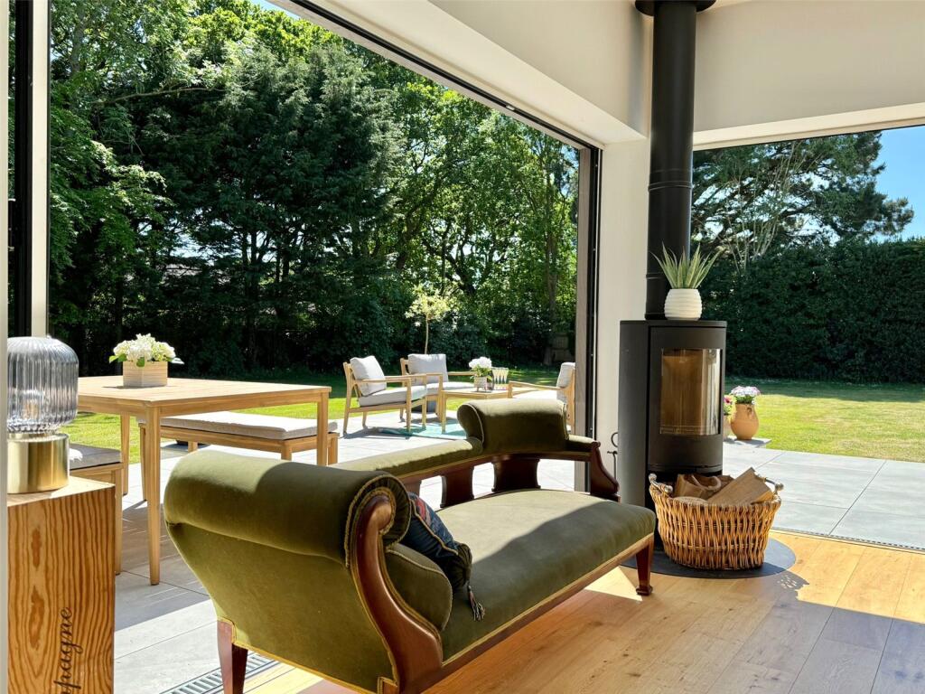 Barnes Lane, Milford on Sea, Lymington, SO41 photo 3