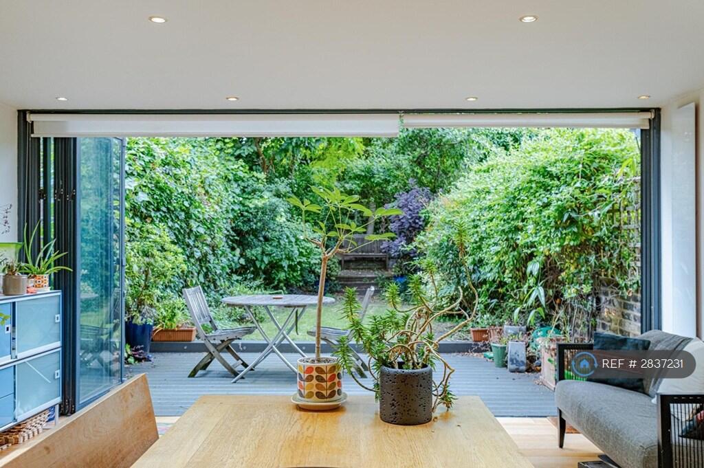 Main image of property: Lawford Road, London, N1