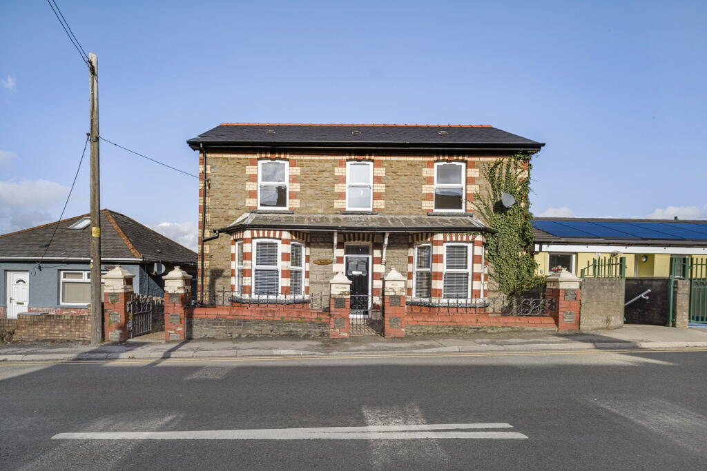 4-bed detached on Strathview, Newbridge, NP11 4HT, £395,000