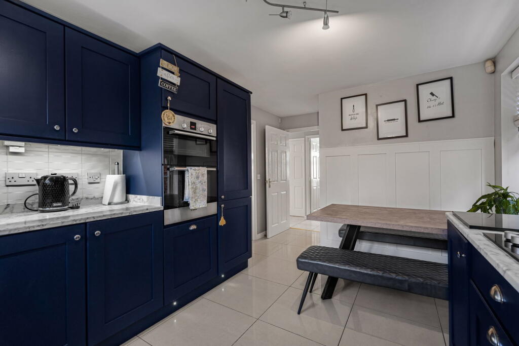 House in Gloucester - View 5