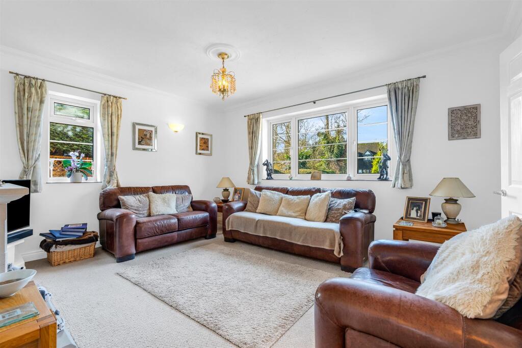 Additional image 4 of Canonsfield Road, Welwyn