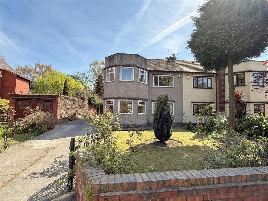 4-bed semi-detached on Thorne Road, Doncaster, £275,000