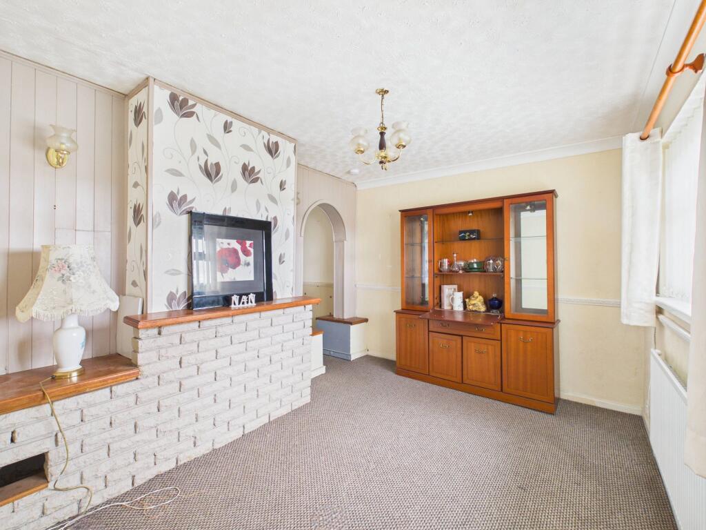 House in Newport - More