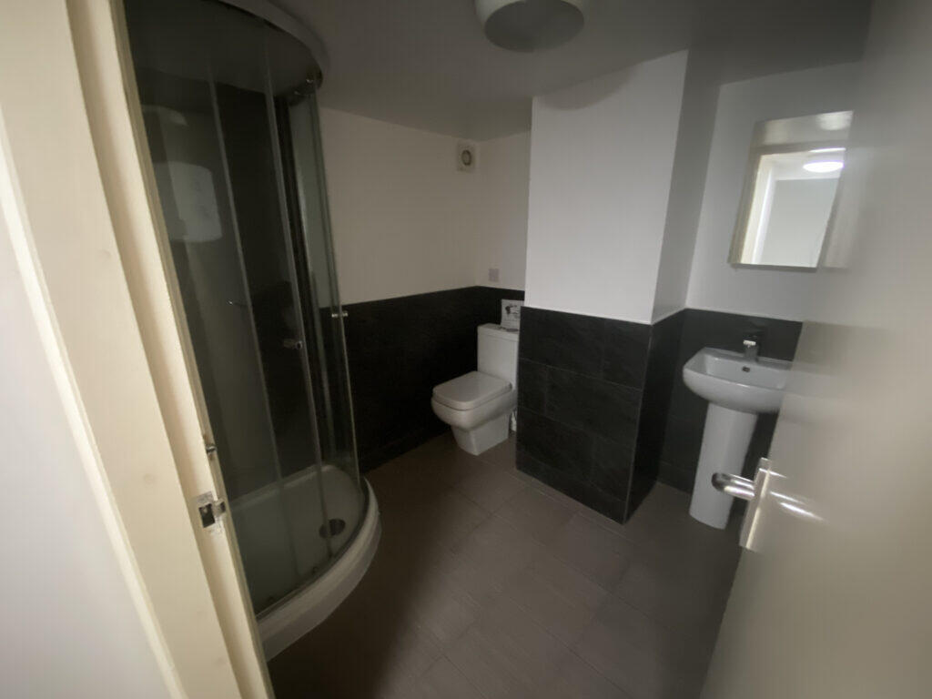 6 bedroom terraced house for rent
