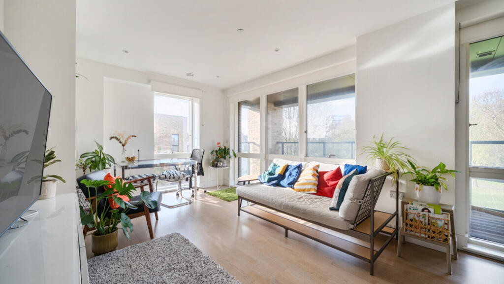 2-bed flat on Vespucci Court, E14 7UP, £520,000