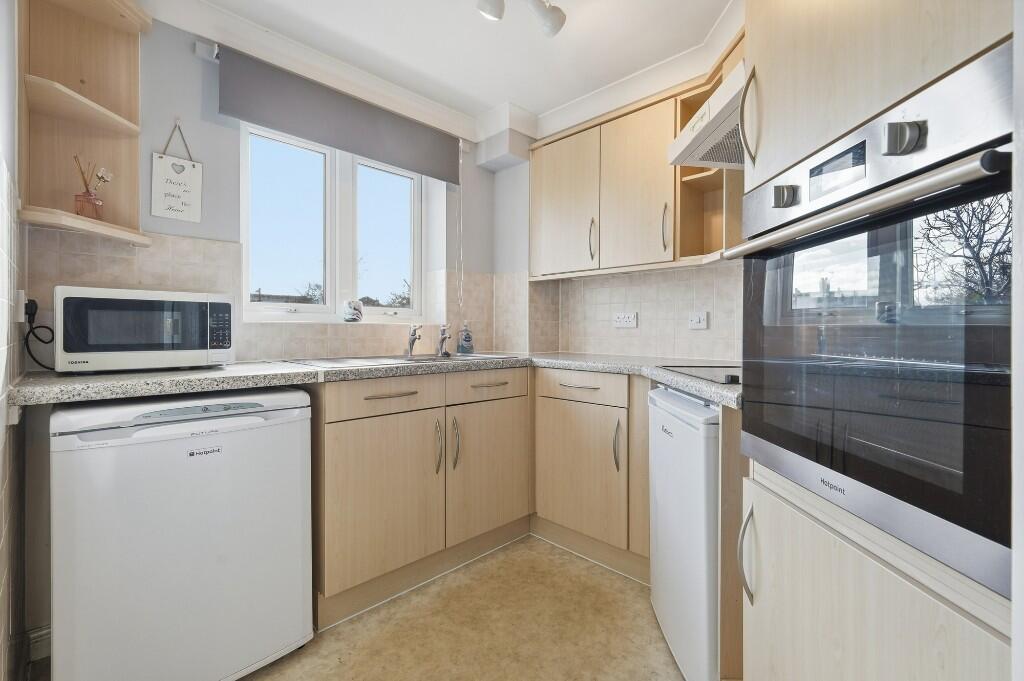 Apartment in Thurrock, Essex - View 4