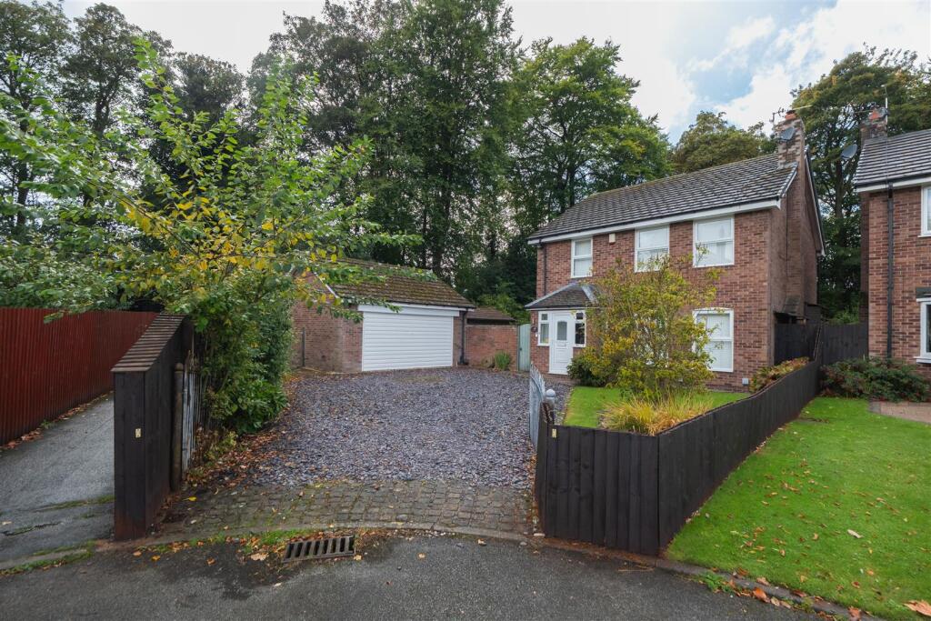 4-bed detached on A well-presented and extended detached family home on a prime corner plot, £630,000