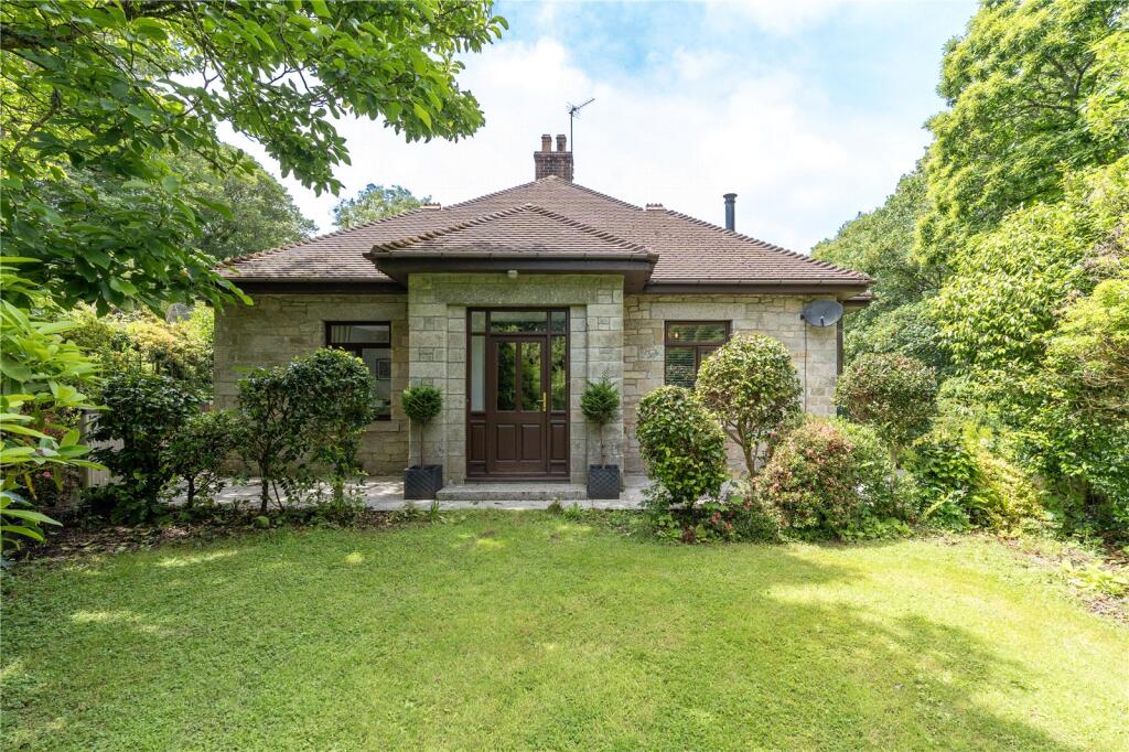 3 bedroom detached house in Buryas Bridge