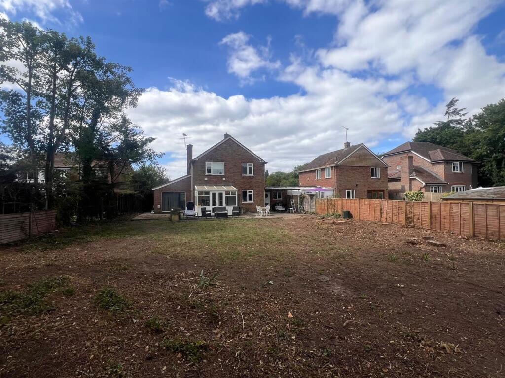 Strathmore Drive, Charvil, Reading, Berkshire, RG10 9QT - More