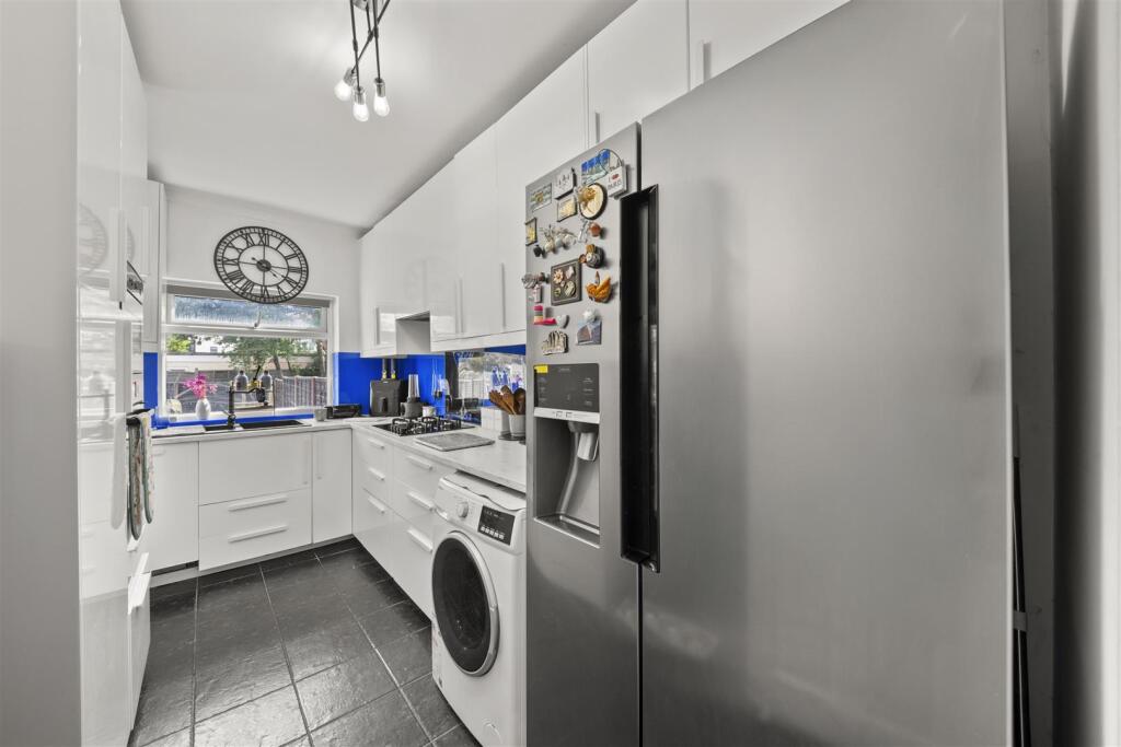 House in London, Worton - View 4