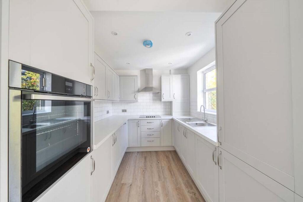 House in Rickmansworth, Cedars Village, Chorleywood - View 2