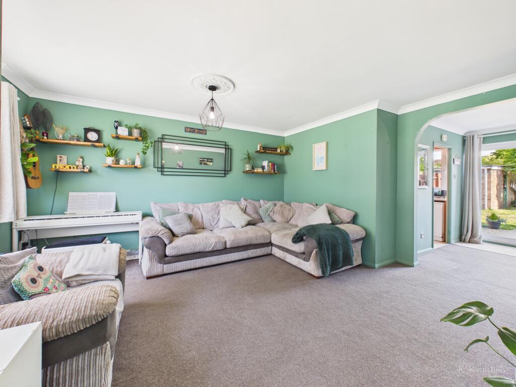 Lowfield Way, Hazlemere, Buckinghamshire, HP15 7RR photo 4