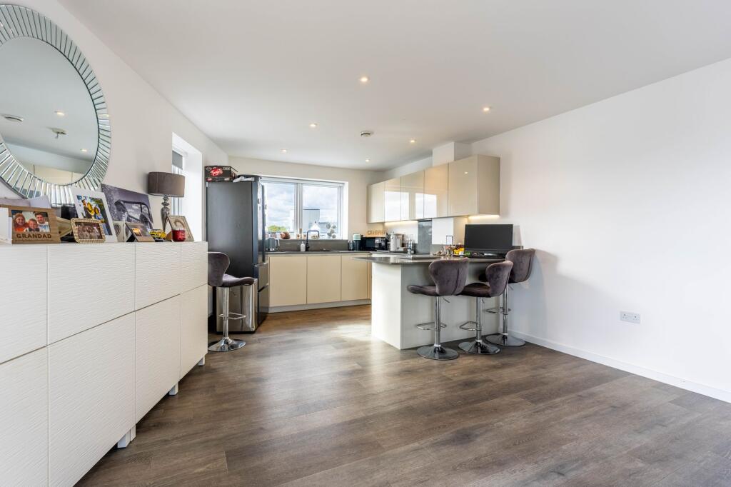 Apartment in Gillingham, St. Marys Island - View 3