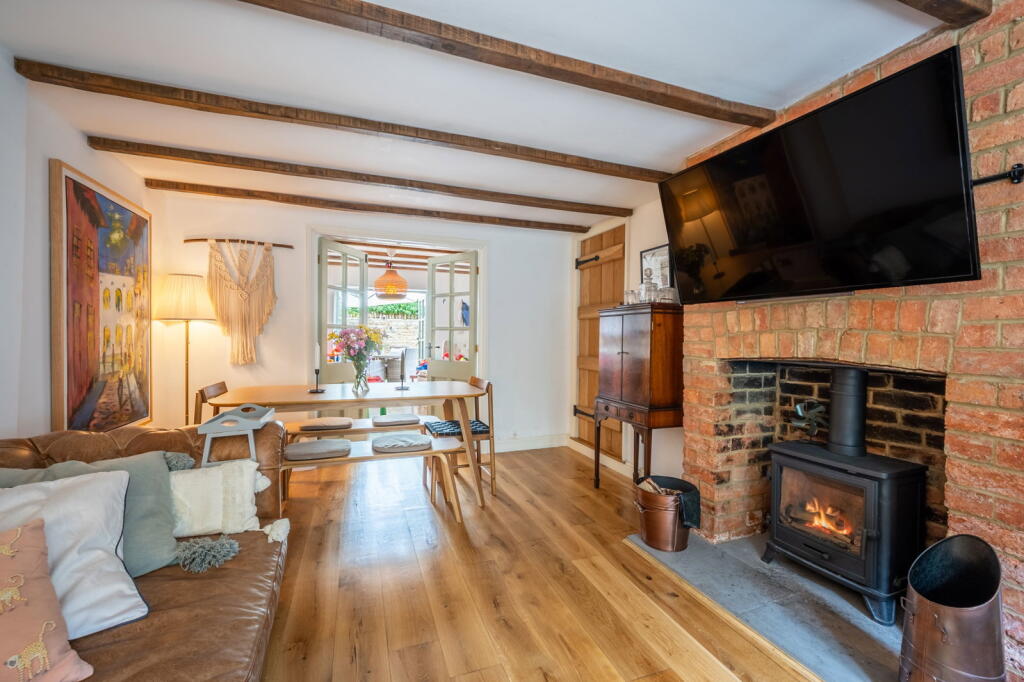 House in Farthinghoe, West Northamptonshire - More