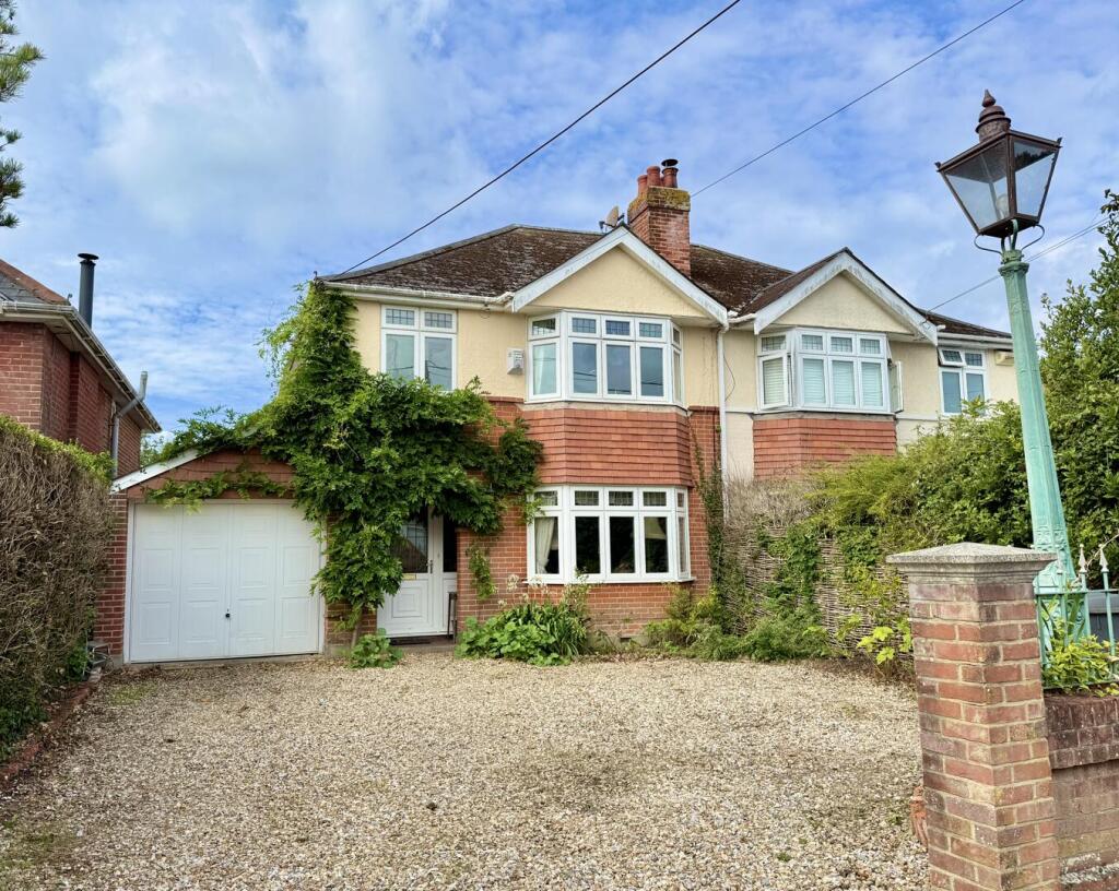 3-bed semi-detached on Highland Avenue, Highcliffe on Sea, £550,000