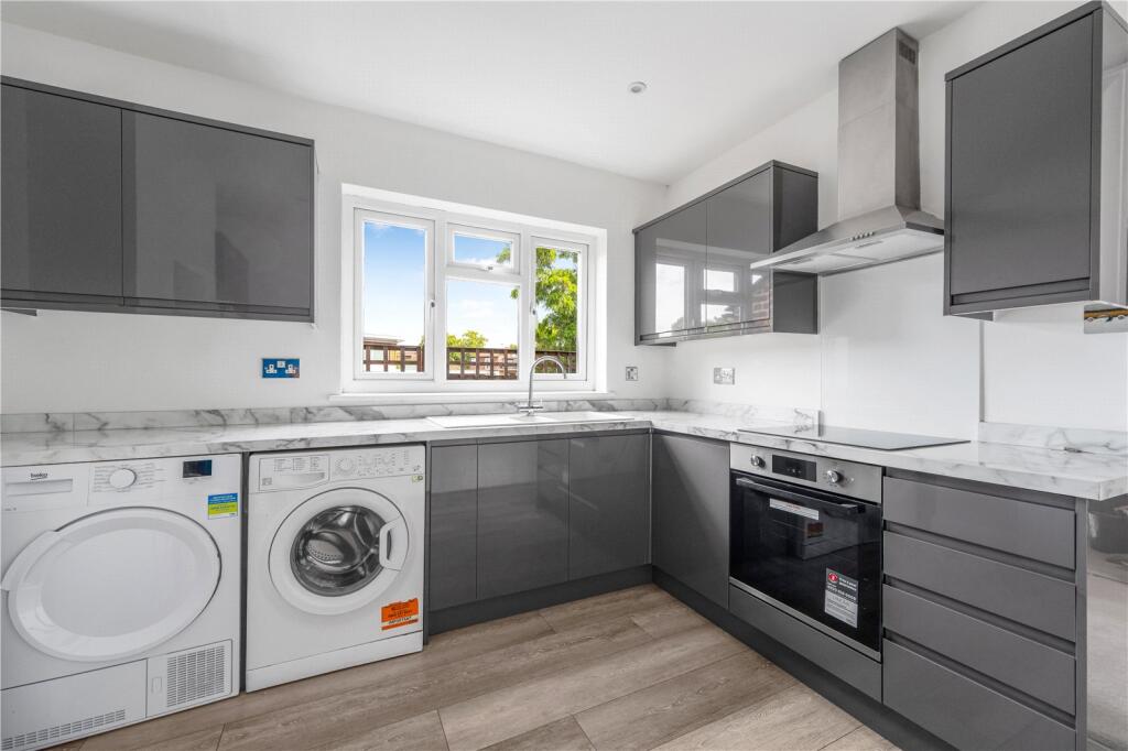 Hampton Court Way, Thames Ditton, KT7 photo 4