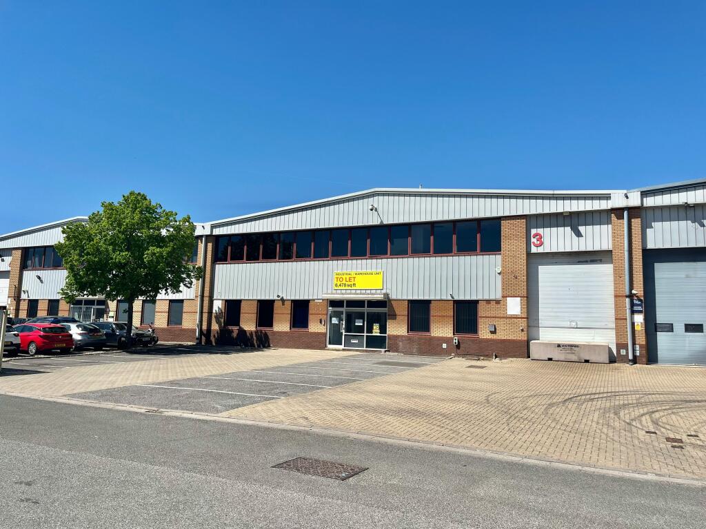 3 Beta Way Egham - Main 4.jpg